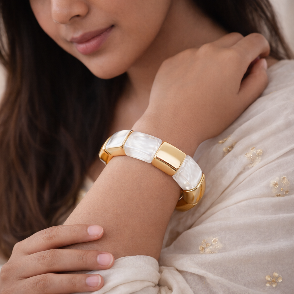 Resin & Gold Tone Stretch Bracelet