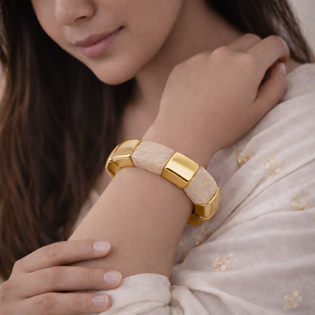 Resin & Gold Tone Stretch Bracelet