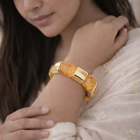 Resin & Gold Tone Stretch Bracelet
